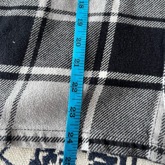[US Yth18/Adult:M]H&M Black,Gray and White Checker Snap Button Flannel Overshirt - Picture 6 of 9